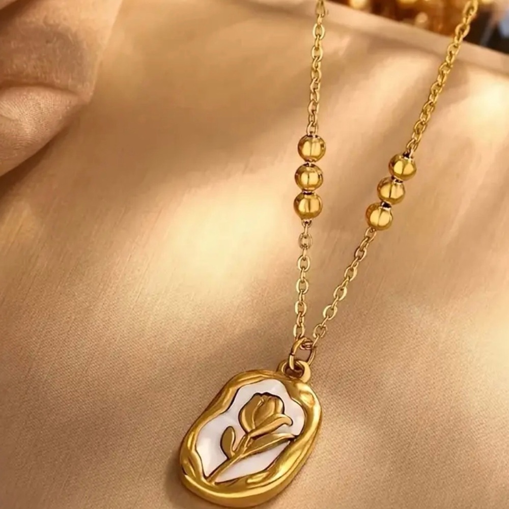 Elegant 18k Gold Plated stainless steel necklace
